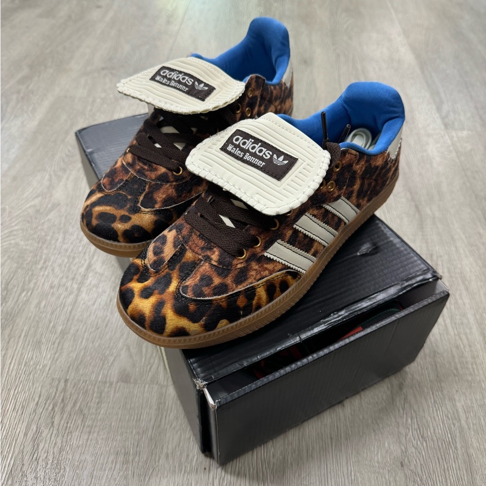 Adidas Cheetah Samba woman’s 9